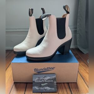 New In Box Blundstone Heel Boots 2364 - US 8.5